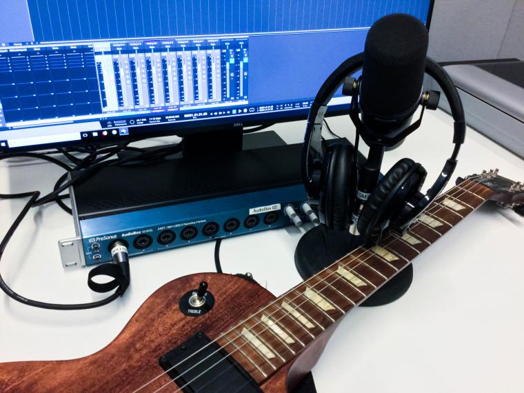 computer, presonus, microphone, guitar