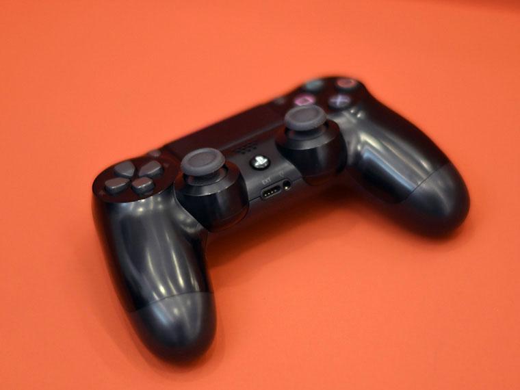 playstation 4 controller