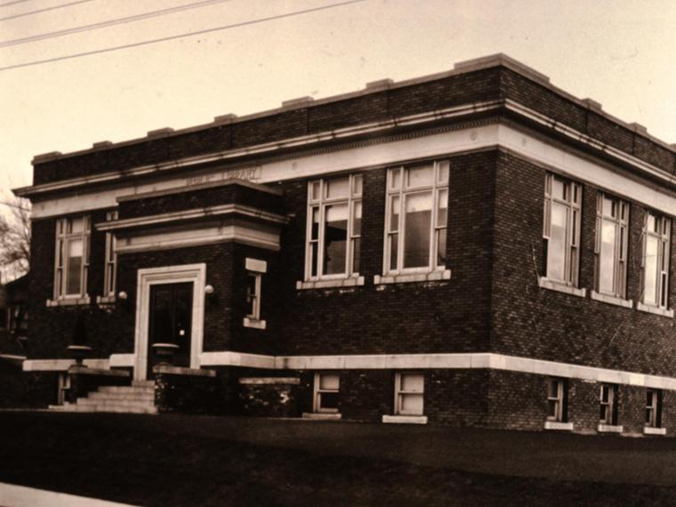 Old black and white photo of original Hespeler Carnegie Library.